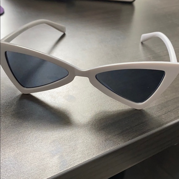 White retro UV400 protection glasses - Picture 2 of 4